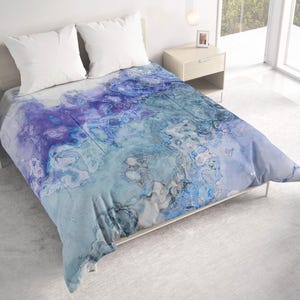 All Seasons Lightweight Comforter with Abstract Art, Contemporary Quilt Bedding, Twin, Queen or King Size Bedspread, Storm