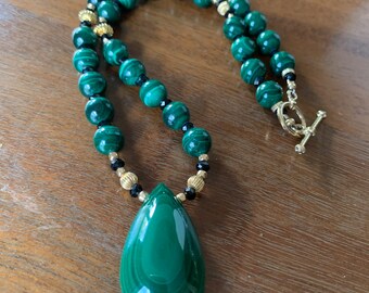 Malachite and spinel necklace