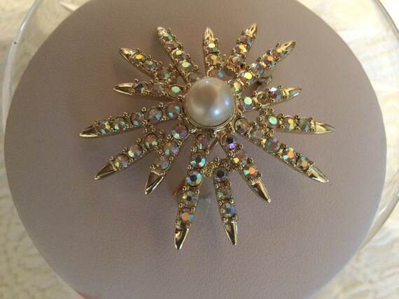 Vintage 1960s Emmons Starburst brooch, with stimu… - image 1