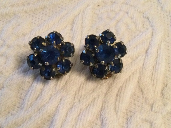 Lovely, signed  Barclay blue rhinestone clip on e… - image 7