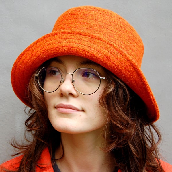 Chapeau seau orange pour femme à Harris Tweed, ZUTzara