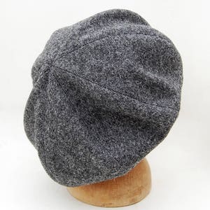 Tam écossais gris fait à la main avec un volume supplémentaire, béret en tweed Harris par ZUThats image 3