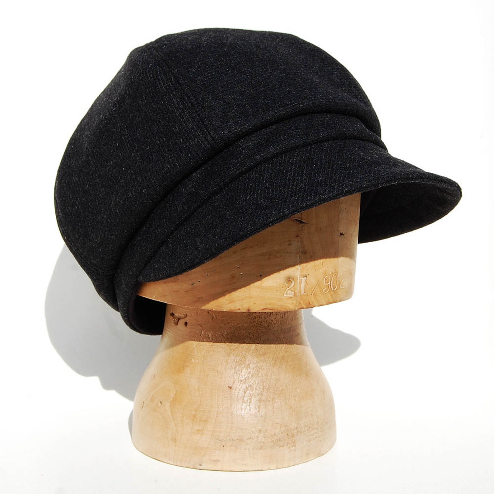 Womens black newsboy cap in Harris Tweed by ZUThats Etsy