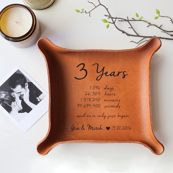 womens leather anniversary gifts