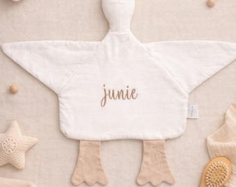 Manta de apego personalizada con forma de ganso de bambú / Manta de seguridad con nombre bordado, color neutro. Regalo para bebé.