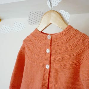 Hand knit baby cardigan / Cardigan baby girl / size 0 3 months image 3