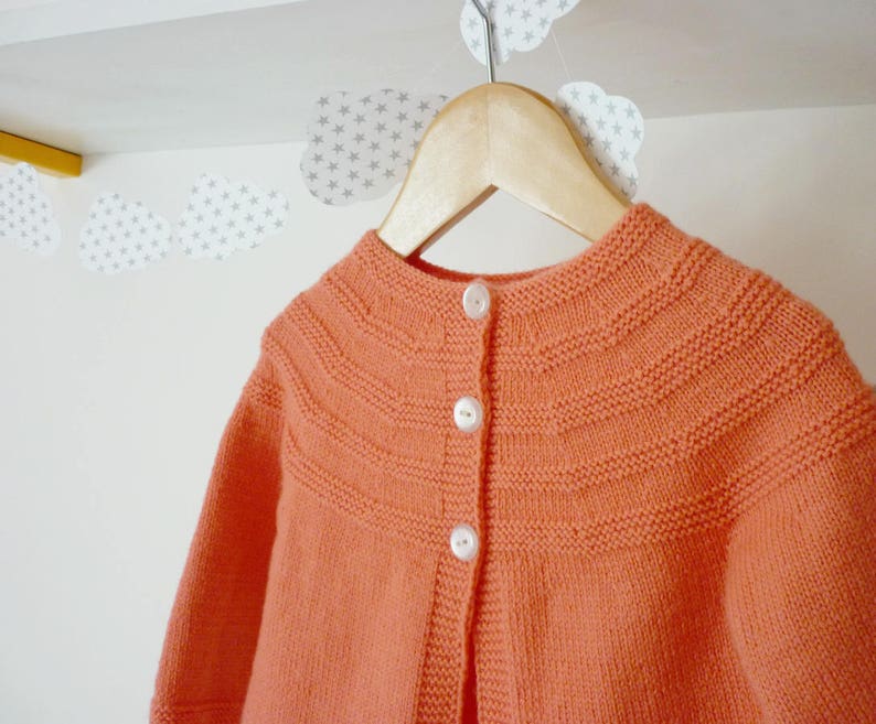 Hand knit baby cardigan / Cardigan baby girl / size 0 3 months image 3