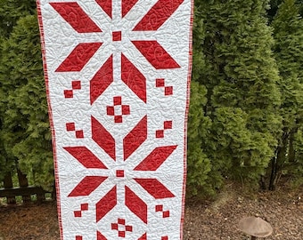 Scandinavian Tablerunner