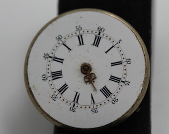Uurwerk van een dameszakhorloge uit circa 1900, toe aan restauratie.