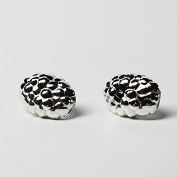 Chips in solid recycled 925 silver, Seed texture inspired by nature, Minimalist earrings for women handmade in France