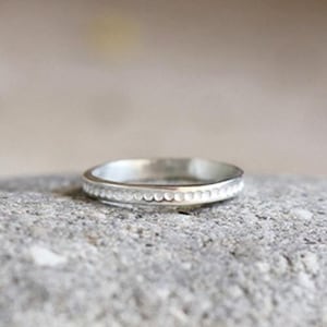 Aliança de casamento minimalista e personalizável em prata maciça, anel de noivado com pequenas bolinhas para homens e mulheres, casal, feito à mão, barato