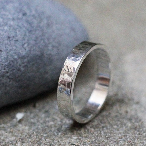 Alliance petit martelé en argent massif recyclé, pour homme et femme, Bague mariage minimaliste et intemporelle, Bijoux discret fait main