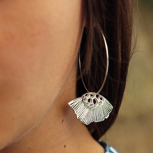 Recycled solid silver hoop earrings with floral patterns, Eco-friendly flower-inspired earrings, Nickel-free, Handmade in France