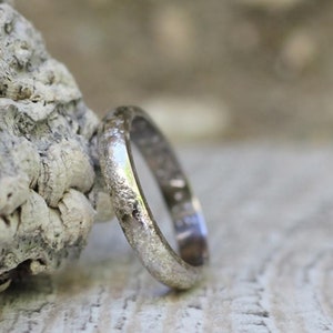 Alianza en oro blanco 18 kilates, Anillo hombre y mujer, Anillo original texturada, Alianza ancha comoda, Meteorita, Hecho a mano Francia