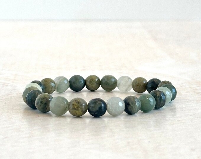 Faceted Green Quartz  -  Stretch Bracelet - Stacking Bracelet - Casual Festival Jewelry - Mala Bead Bracelet