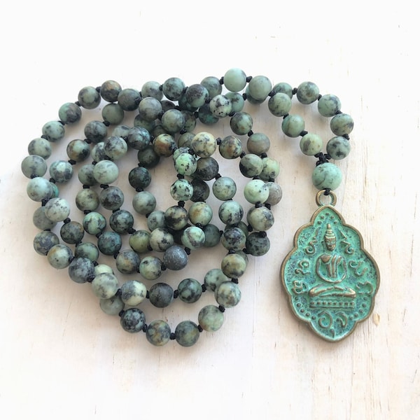 Mala pour changement positif - collier mala turquoise africain - mala noué de 108 perles - mala bouddha - perles de méditation yoga - pendentif bouddha assis
