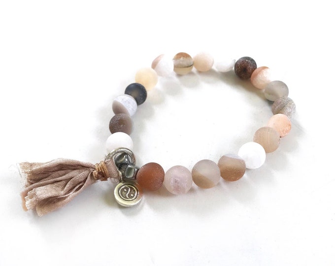 Natural Druzy Agate Yoga Bracelet, Yin Yang Charm Bracelet, Tassel Bracelet, Natural Healing Beads, Sari Silk Tassel