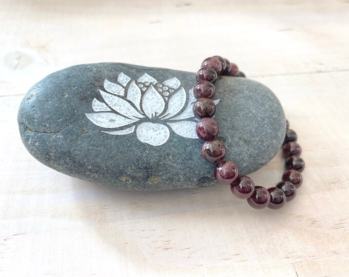 GARNET - Good Stone For Depression  - Stretch Bracelet - Alleviate Fears - Balance The Chakras - Natural Healing Bracelet