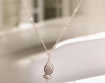 Joyas discretas de swinger Collar de plata con forma de piña al revés con perlas goteando Ropa de fiesta para adultos Símbolo de swinger Esposa caliente Cumpleaños Navidad