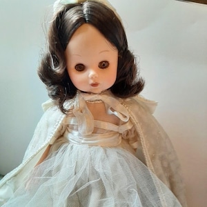 Madame Alexander 14 Inch Snow White 1555 in White Dress Etsy