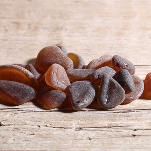 Adriatic Genuine Brown Sea Glass Bottle Bottoms / 20 pieces (sg-0020-30)