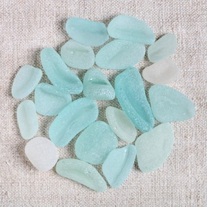 Genuine Aqua, White and Seafoam Bottle Bottoms Sea Glass / 20 pieces (sg-0020-88)