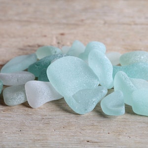Genuine Aqua, White and Seafoam Bottle Bottoms Sea Glass / 20 pieces (sg-0020-38)