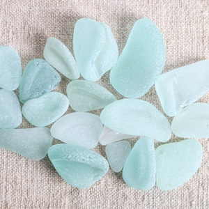 Genuine Aqua, White and Seafoam Bottle Bottoms Sea Glass / 20 pieces (sg-0020-45)