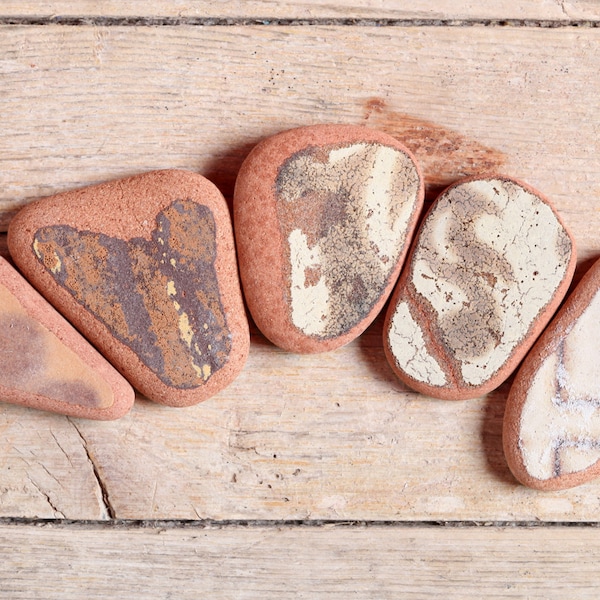 Italian Patterned Brown Sea Pottery for Jewelry or Mosaic / 5 pieces (sp-0005-38)