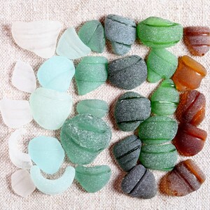 Sea Glass Bottle Necks, Natural Surf Tumbled Rims Mix for Jewelry / 30 pieces (sg-0030-22)