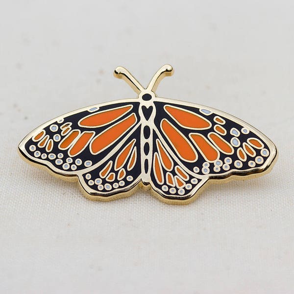 Pin de esmalte de mariposa monarca - Pin de solapa de CARIDAD - Insignia
