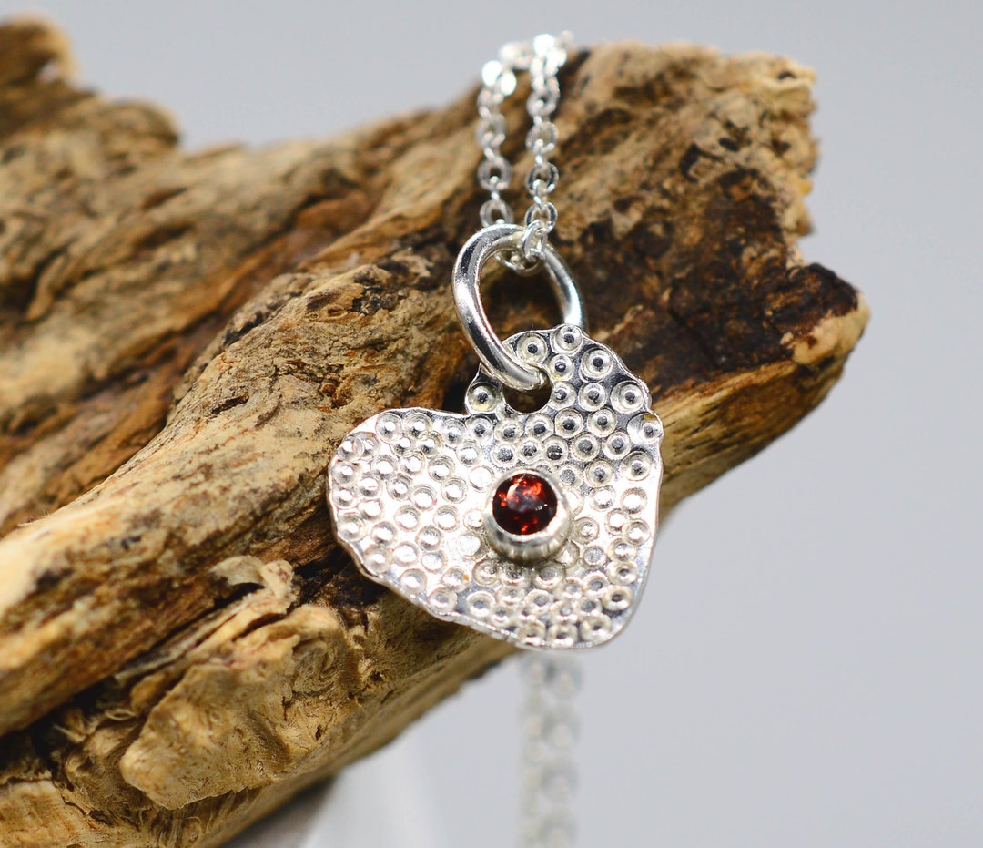 ハンドメイドガーネットスターリングシルバーハートペンダント ハンドメイドガーネットスターリングシルバーハートペンダント