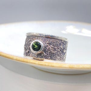 Anel de Prata Turmalina Verde Feito à Mão