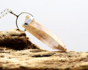 Ciondolo in argento fantasma al quarzo di litio: cristallo naturale estratto eticamente per la calma