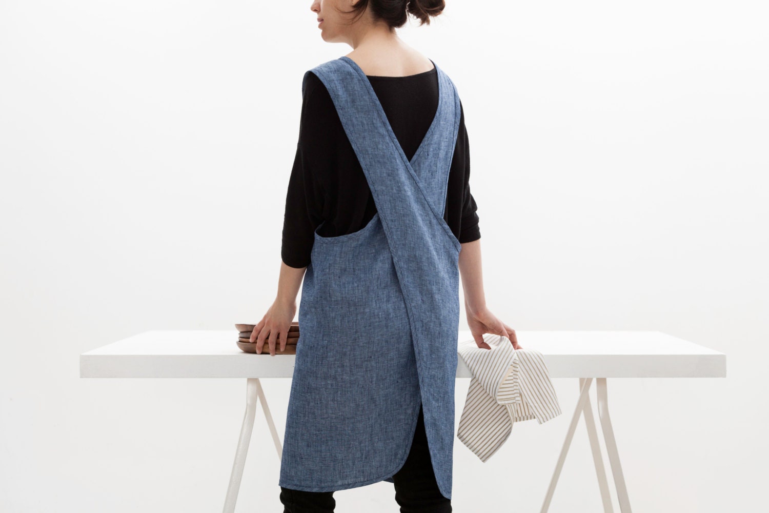 Tablier/Pinafore à Dos Croisé Bleu, 100% Lin, Style Japonais, Finitions Haut de Gamme