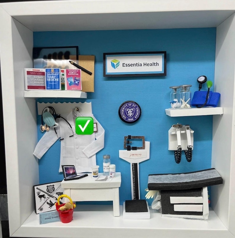 Internal Medicine/ Family Meficine Miniature Shadow Box - Free Shipping! afbeelding 1