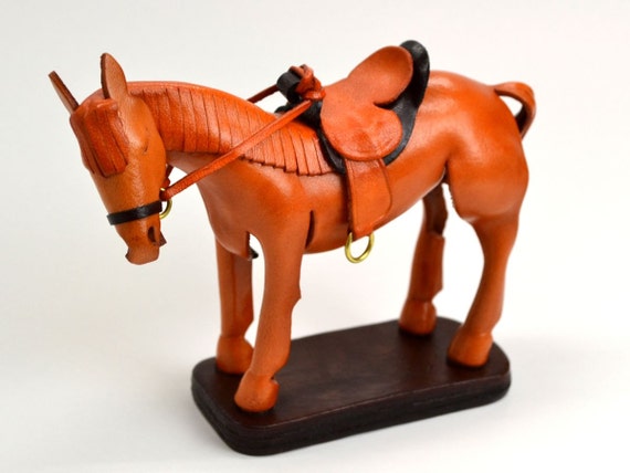 茶色の馬の置物フィギュアホームデコレーション本革動物オーナメント 