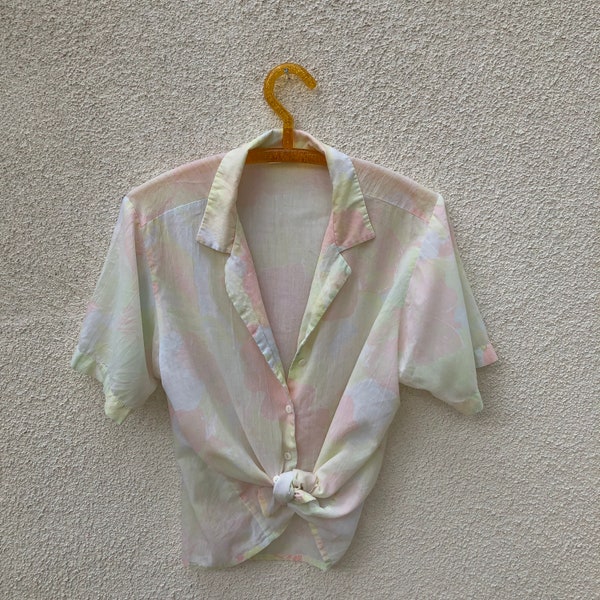 Vintage Pastel Hawaiian Print Short-Sleeved Blouse Size Medium