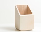 Wooden pencil holder in elegant modern design - Pre Order