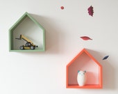 Modern handmade wall shelf - decorative house Treebird  - in green, RAL 6021.