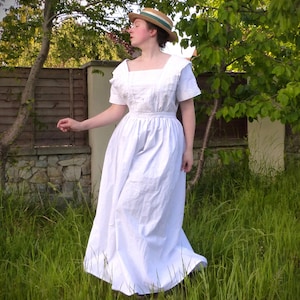Edwarda Tower White Lace Girl Dress
