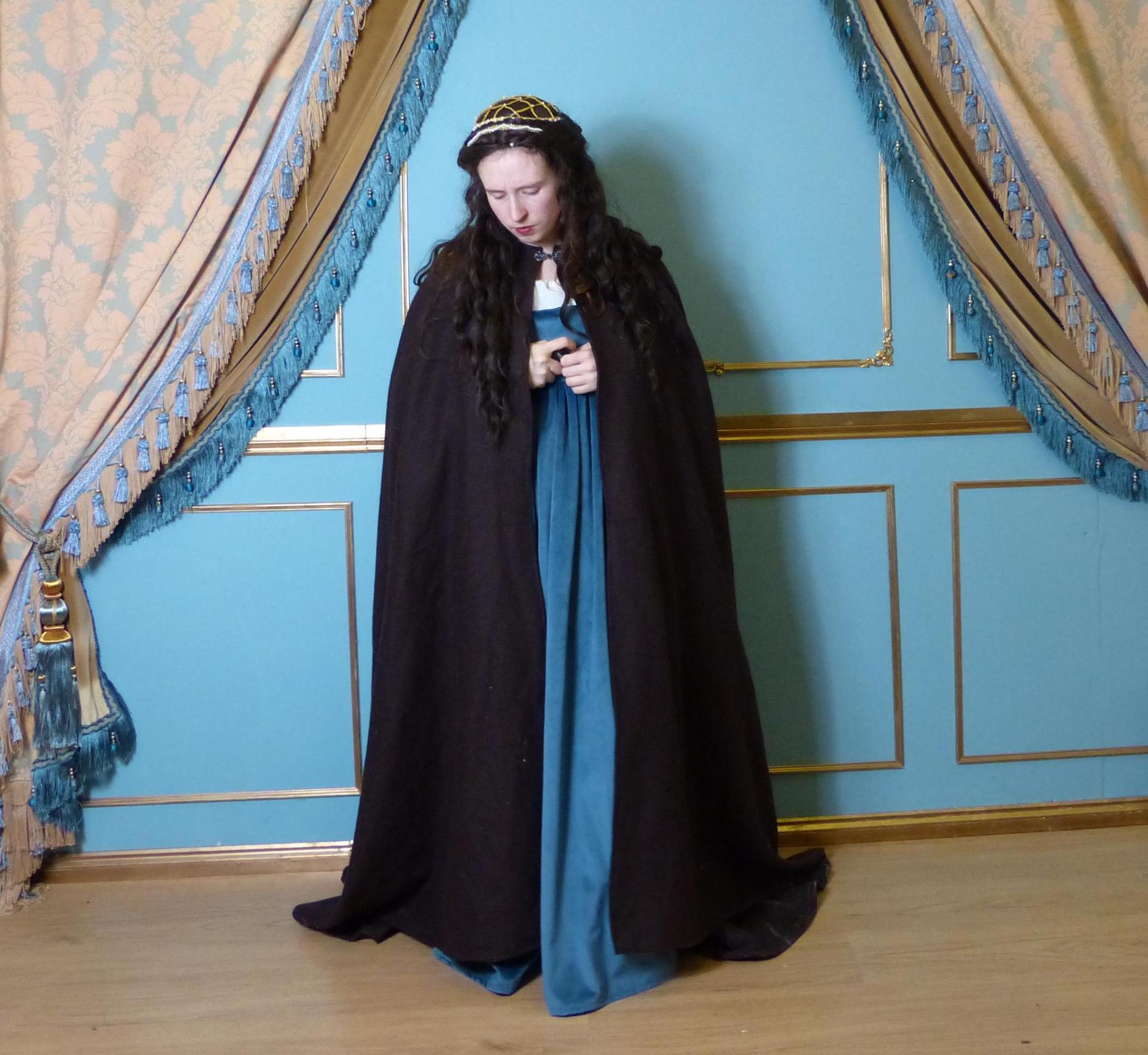 すぐに発送できるブラウンウールのロングマント、中世ファンタジー