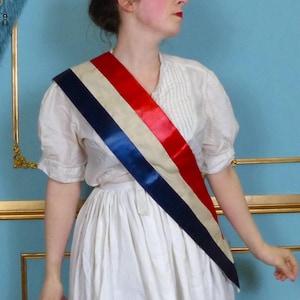 Le Mis French Revolution Rot, Weiß und Blau Schärpe Kostüm Accessoire Laser Cut Kostüm Freiheit oder Tod