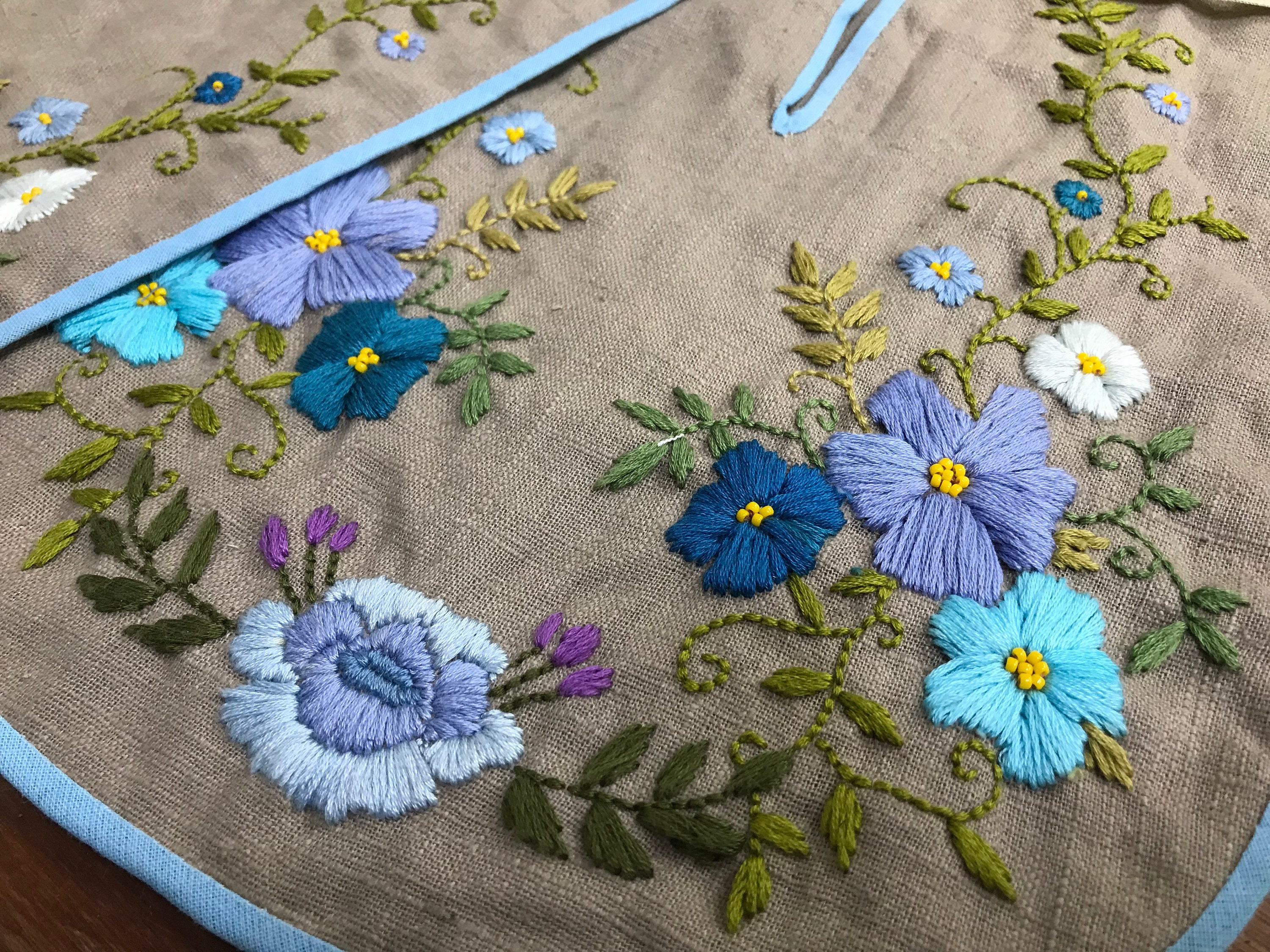 Motice Pockets Hand Embroidered 18th Inspired Waist Tie Pockets Floral Motive ...