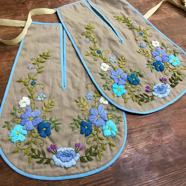 Hand Embroidered 18th Inspired Waist Tie pockets  Floral Motive Historical Costume Piece