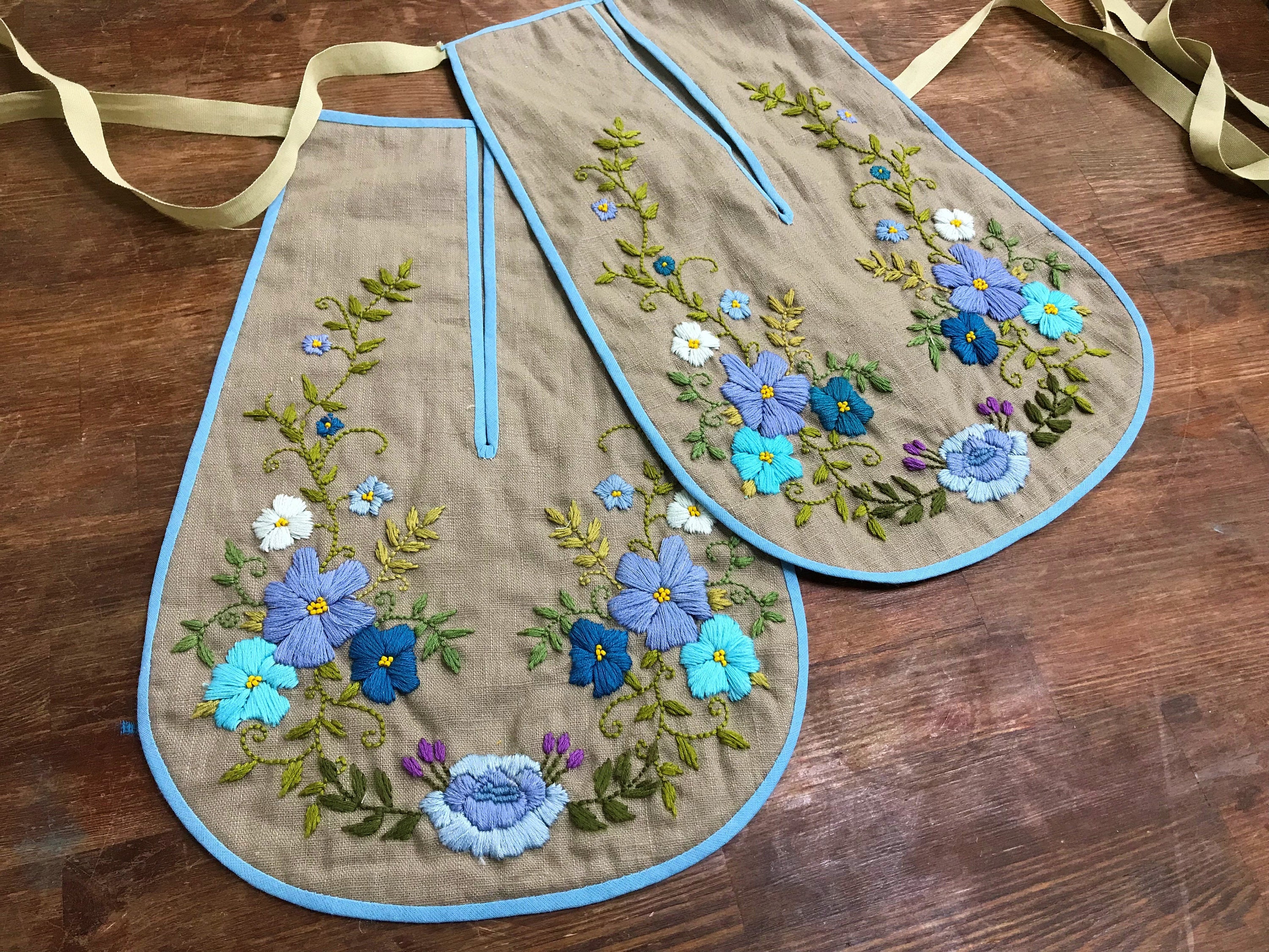 Motice Pockets Hand Embroidered 18th Inspired Waist Tie Pockets Floral Motive ...