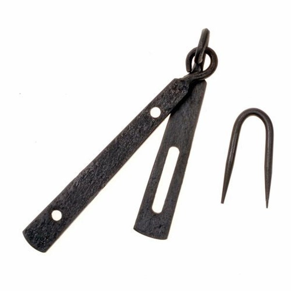 Hand Forged Medieval Hasp - [16 Haspe SQ / H1 C-6]