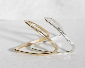 duimring - ring - V ring - chevron ring - duim - Zilver v ring - middelste knokkel - zilveren duimring - gouden duimring - duimring goud