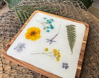 Real Dried Flower Wooden Tray, Boho Jewelry Dish, Dried Flowers Jewelry Tray, Flower Decor Tray, Boho Decor, Jewelry Gift
