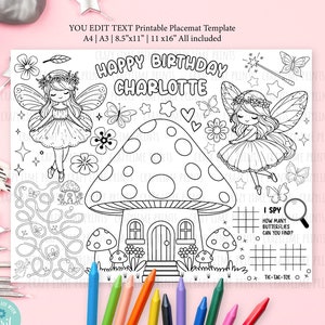 Könnte beinhalten: Eine schwarz-weiße druckbare Platzdeckchen-Vorlage mit einer Fee, einem Pilzhaus und einem Tic-Tac-Toe-Spiel. Das Platzdeckchen ist für eine Geburtstagsfeier konzipiert und enthält den Text "Happy Birthday Charlotte".